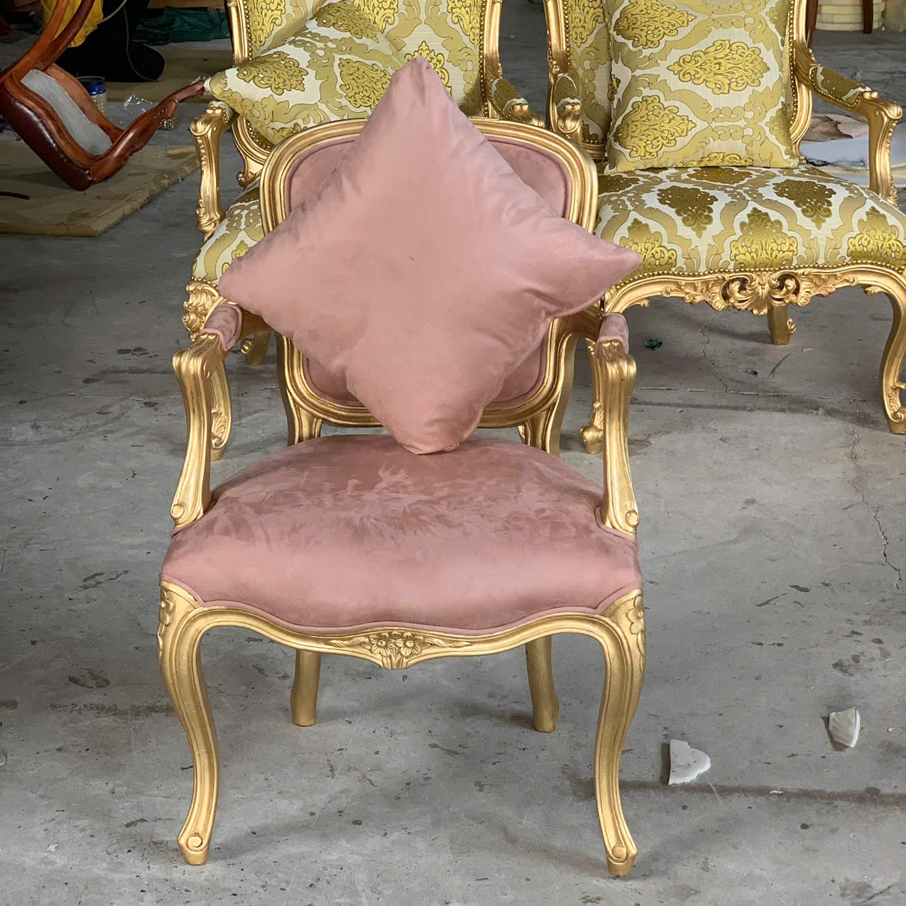 GHẾ ĂN CỔ ĐIỂN LOUIS 15 CÓ TAY VỊN